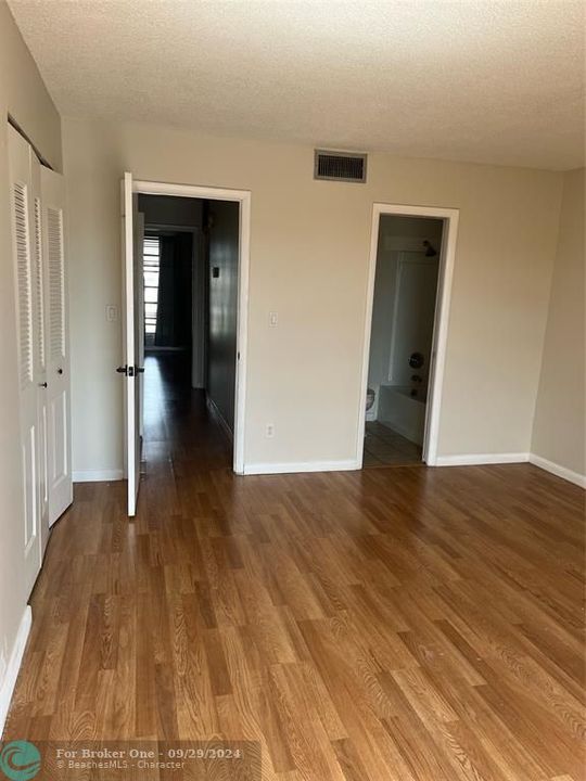 For Rent: $2,350 (2 beds, 2 baths, 1053 Square Feet)