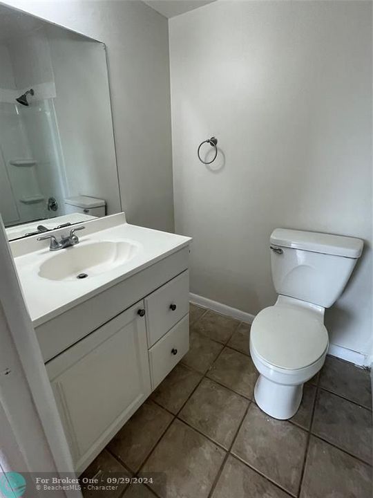 For Rent: $2,350 (2 beds, 2 baths, 1053 Square Feet)