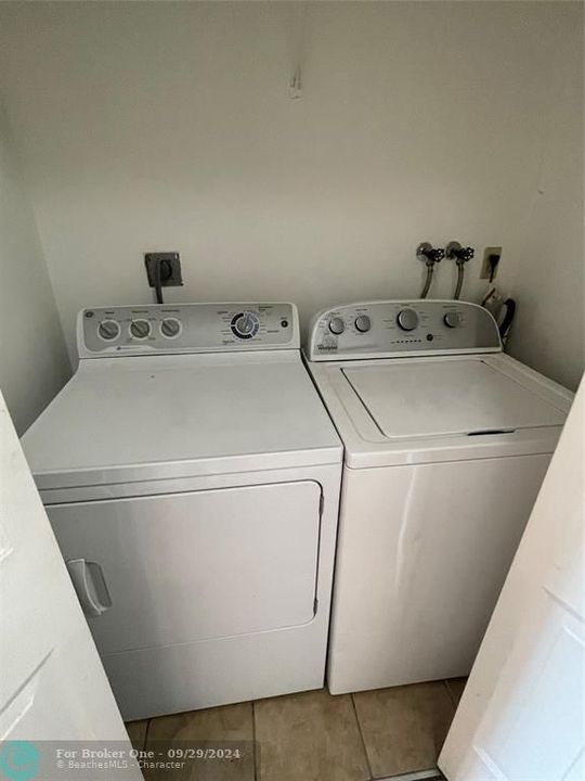 For Rent: $2,350 (2 beds, 2 baths, 1053 Square Feet)