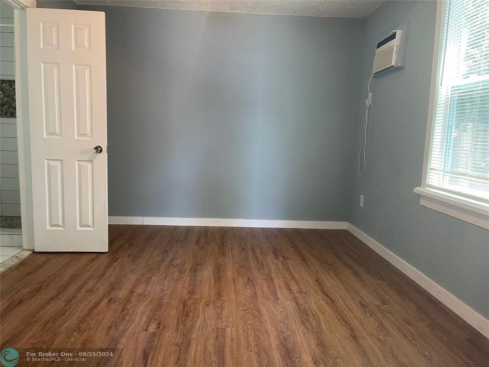 For Sale: $1,500 (1 beds, 1 baths, 2400 Square Feet)