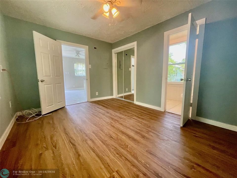 For Sale: $1,500 (1 beds, 1 baths, 2400 Square Feet)