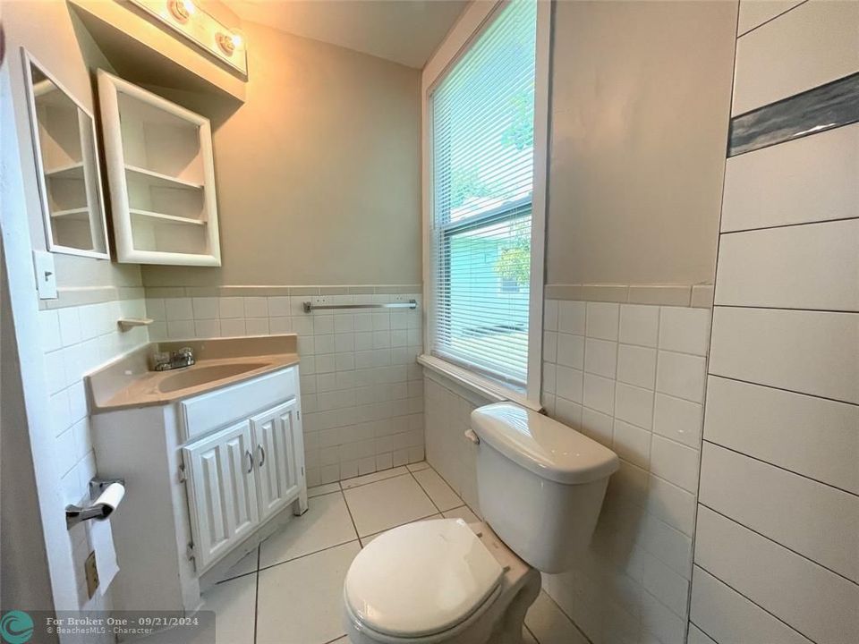 For Sale: $1,500 (1 beds, 1 baths, 2400 Square Feet)