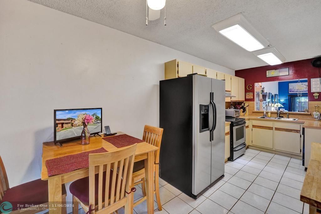 For Sale: $375,000 (2 beds, 2 baths, 1336 Square Feet)