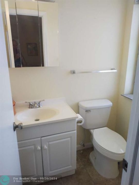 For Sale: $190,000 (2 beds, 1 baths, 875 Square Feet)