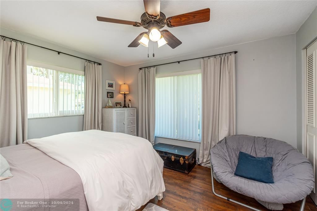 For Sale: $429,000 (2 beds, 1 baths, 1160 Square Feet)