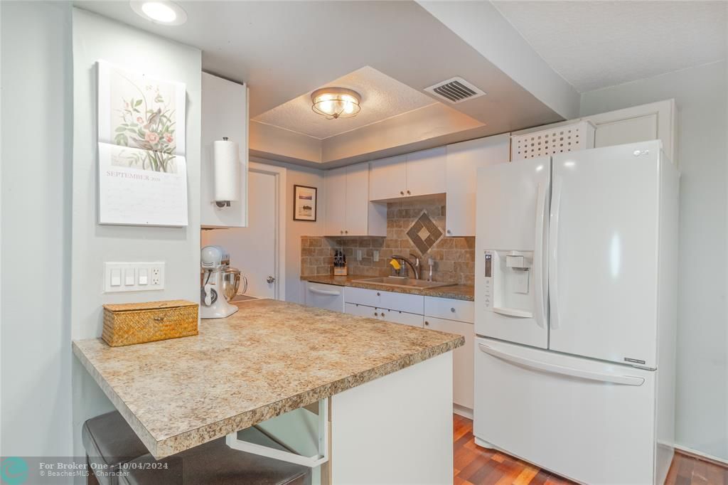 For Sale: $429,000 (2 beds, 1 baths, 1160 Square Feet)