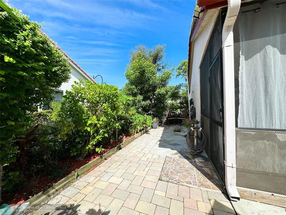 En Venta: $522,000 (2 camas, 2 baños, 1624 Pies cuadrados)