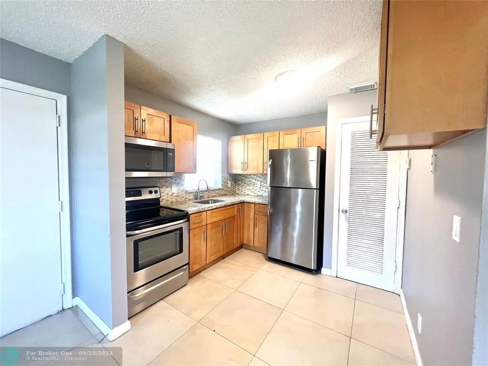 For Sale: $182,000 (2 beds, 1 baths, 609 Square Feet)