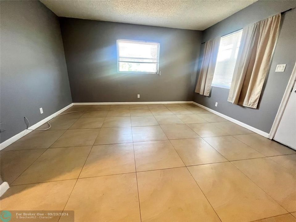 For Sale: $182,000 (2 beds, 1 baths, 609 Square Feet)