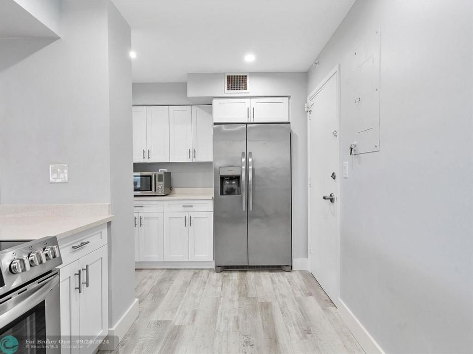 For Sale: $445,000 (2 beds, 2 baths, 1120 Square Feet)