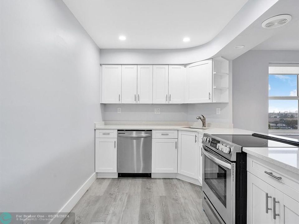 For Sale: $445,000 (2 beds, 2 baths, 1120 Square Feet)