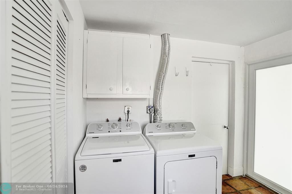 For Rent: $4,800 (2 beds, 2 baths, 1304 Square Feet)