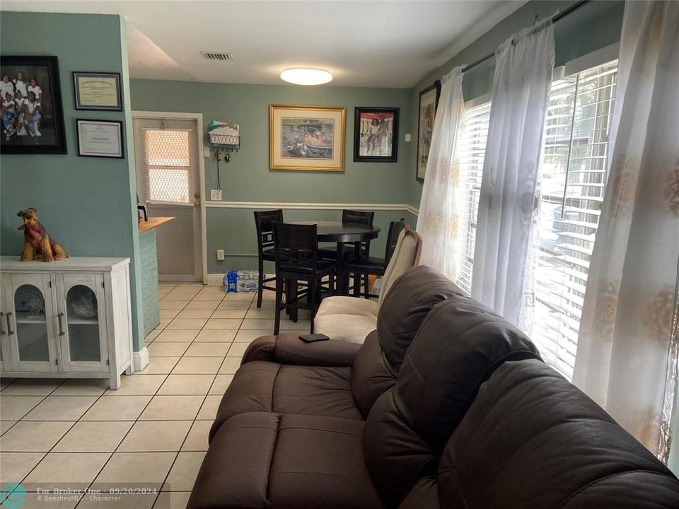 For Sale: $365,000 (3 beds, 2 baths, 1020 Square Feet)