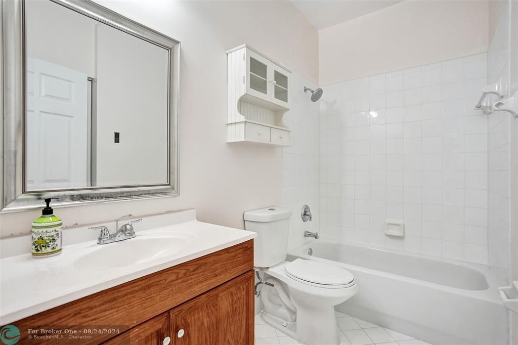 For Rent: $3,200 (3 beds, 2 baths, 1737 Square Feet)