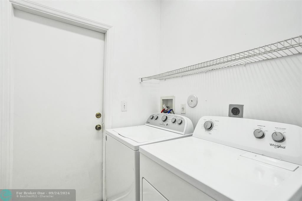 For Rent: $3,200 (3 beds, 2 baths, 1737 Square Feet)