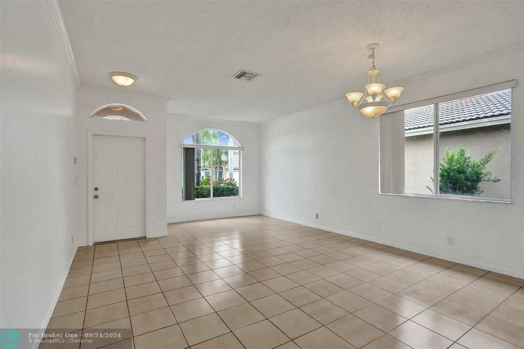 For Rent: $3,200 (3 beds, 2 baths, 1737 Square Feet)