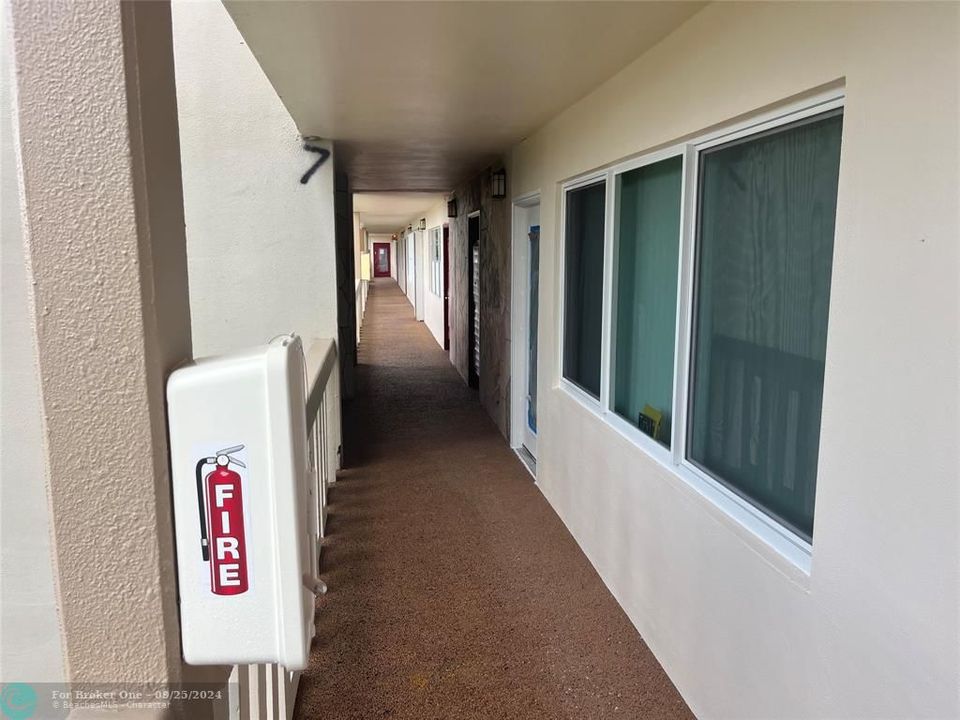 For Rent: $1,700 (1 beds, 1 baths, 837 Square Feet)