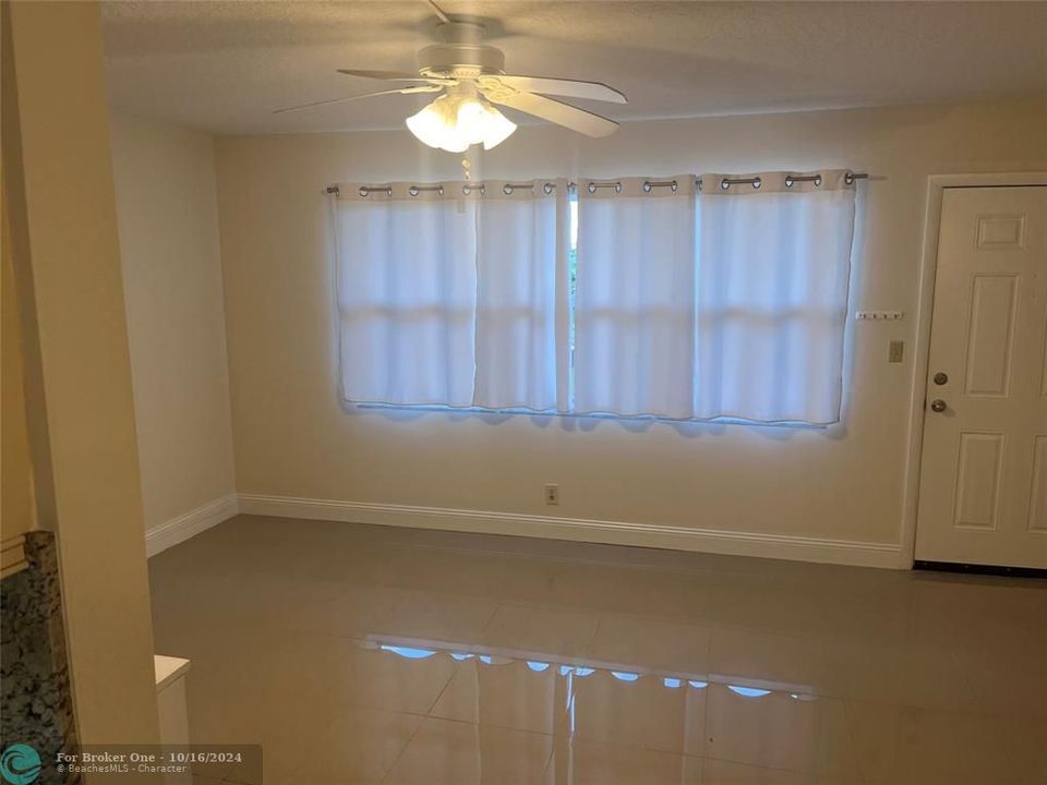 For Rent: $1,700 (1 beds, 1 baths, 837 Square Feet)