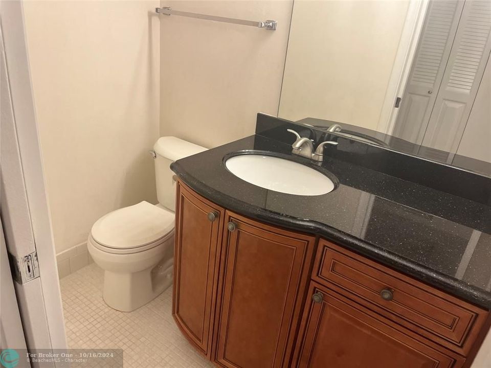 For Rent: $1,700 (1 beds, 1 baths, 837 Square Feet)