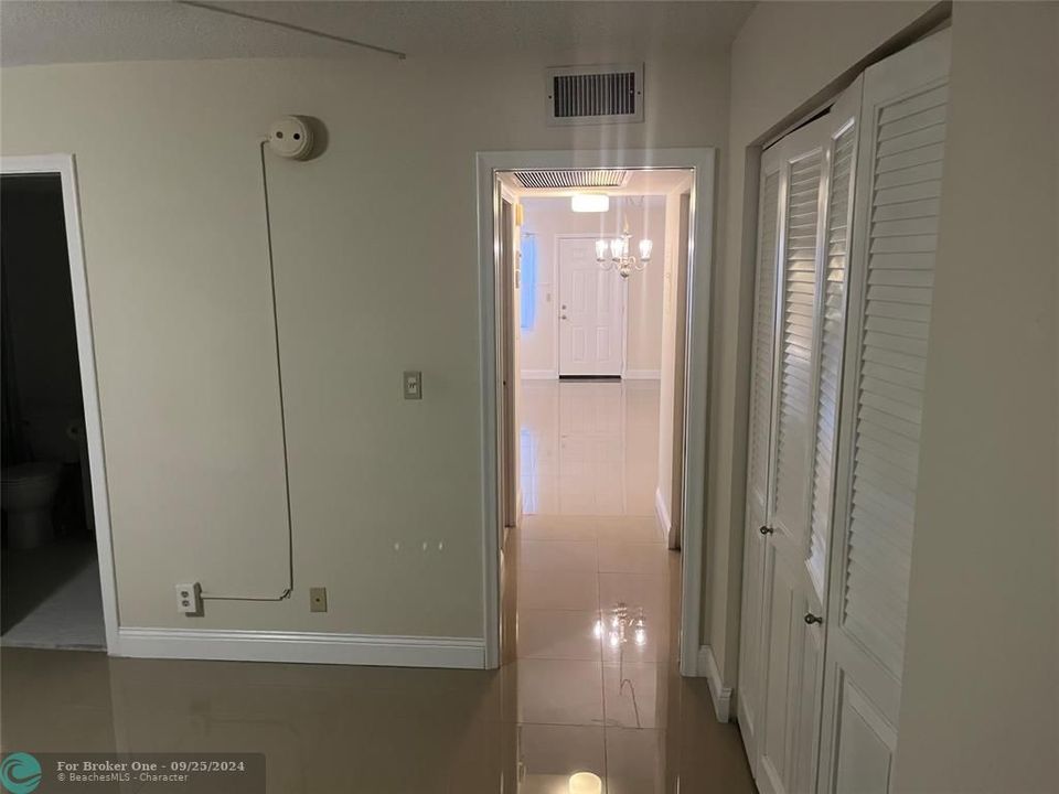 For Rent: $1,700 (1 beds, 1 baths, 837 Square Feet)