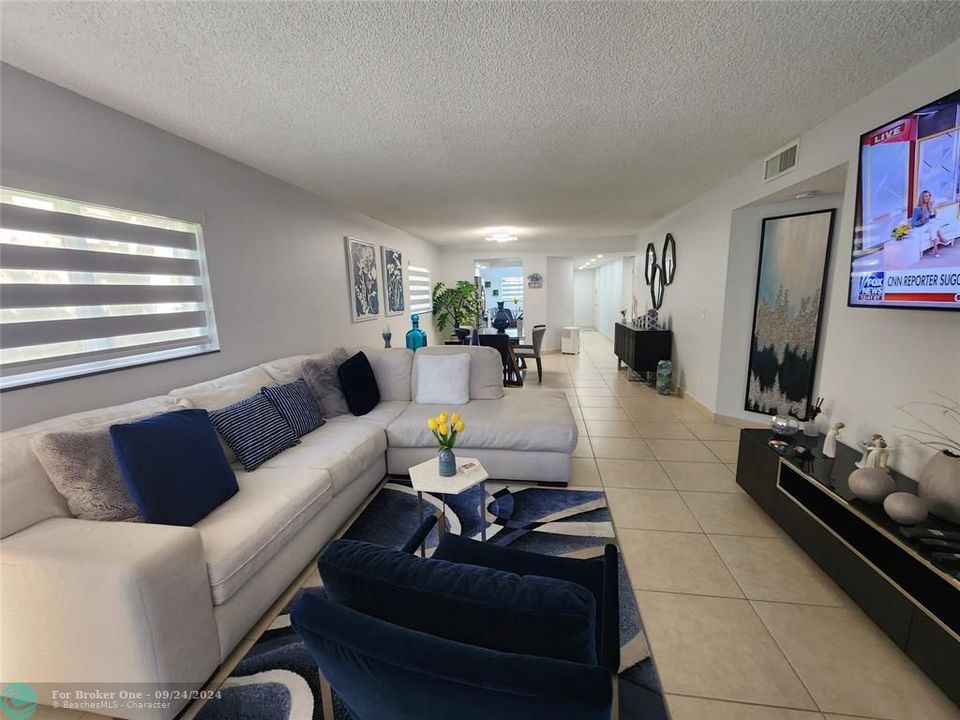 For Sale: $355,000 (2 beds, 2 baths, 1384 Square Feet)