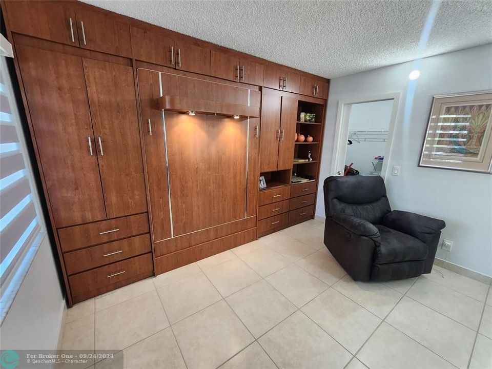 For Sale: $355,000 (2 beds, 2 baths, 1384 Square Feet)