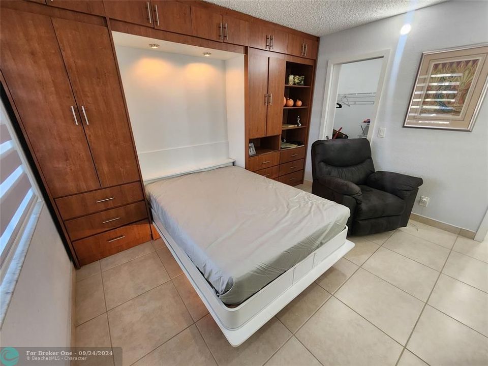 For Sale: $355,000 (2 beds, 2 baths, 1384 Square Feet)