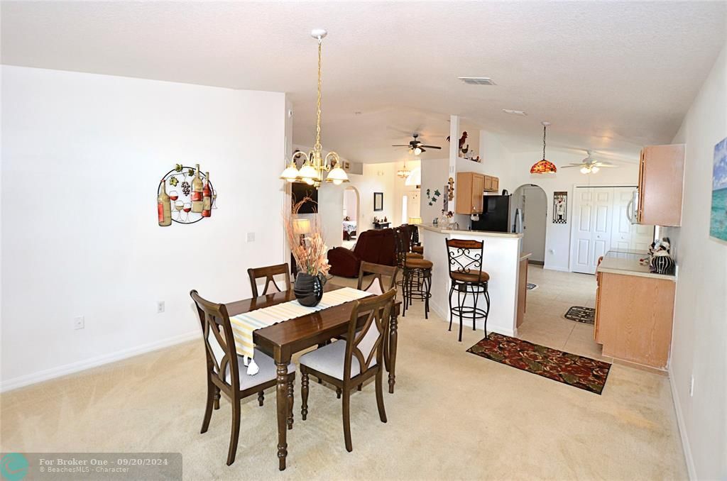 For Sale: $379,000 (3 beds, 2 baths, 1652 Square Feet)