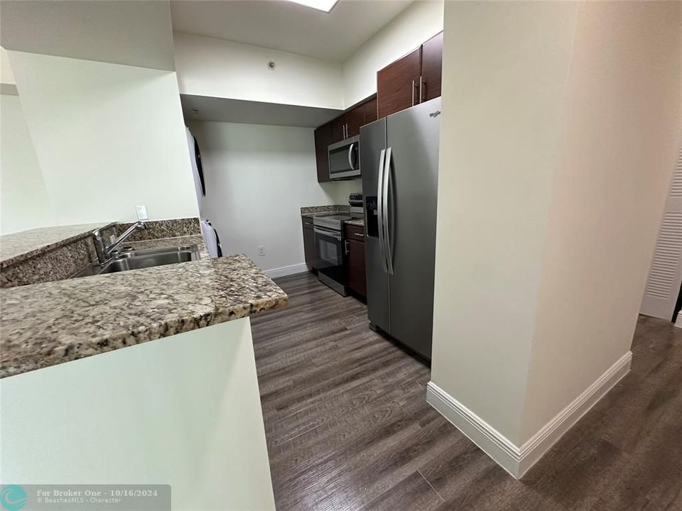 For Rent: $3,488 (2 beds, 2 baths, 1295 Square Feet)