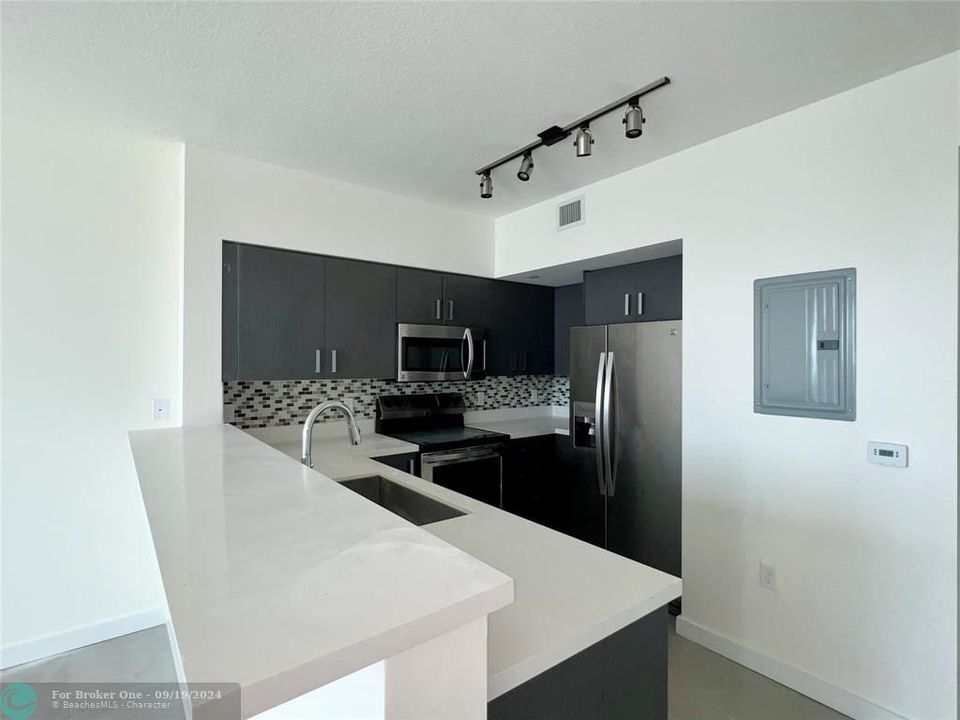 For Rent: $3,051 (2 beds, 2 baths, 1175 Square Feet)