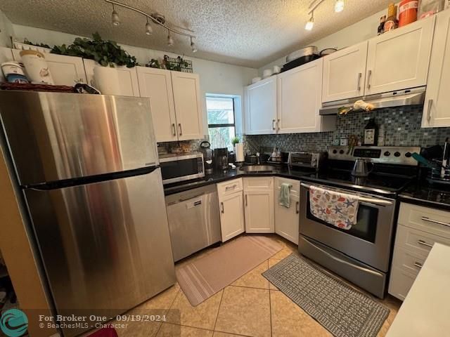 For Rent: $2,600 (3 beds, 2 baths, 1120 Square Feet)