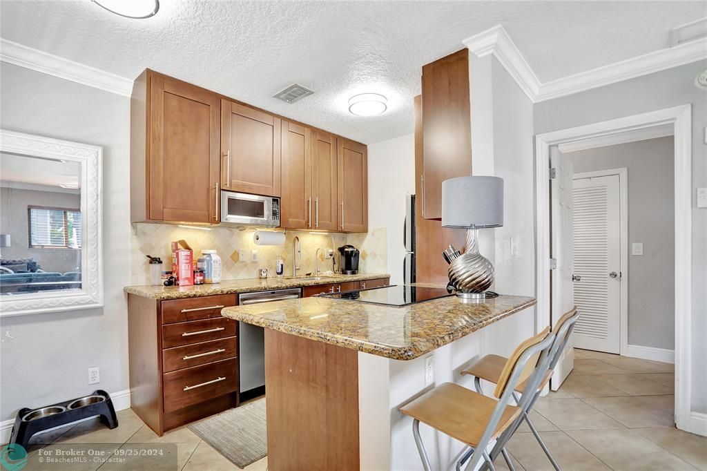 For Sale: $235,000 (1 beds, 1 baths, 545 Square Feet)