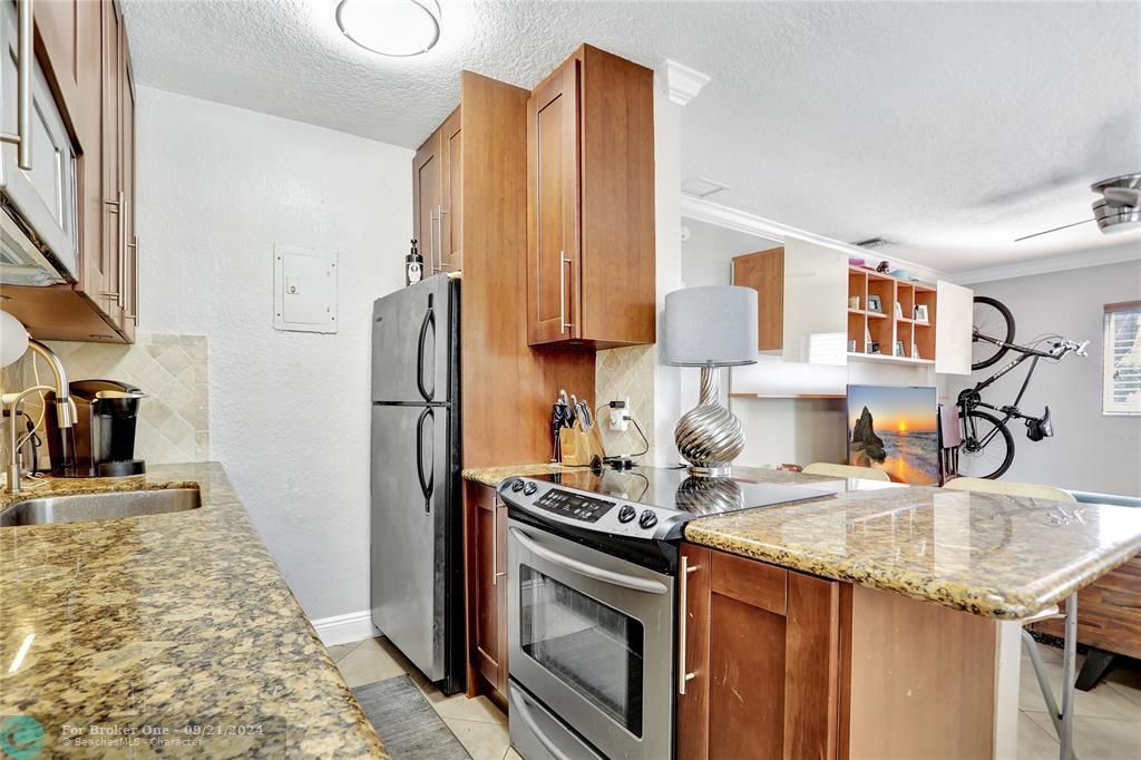 For Sale: $235,000 (1 beds, 1 baths, 545 Square Feet)