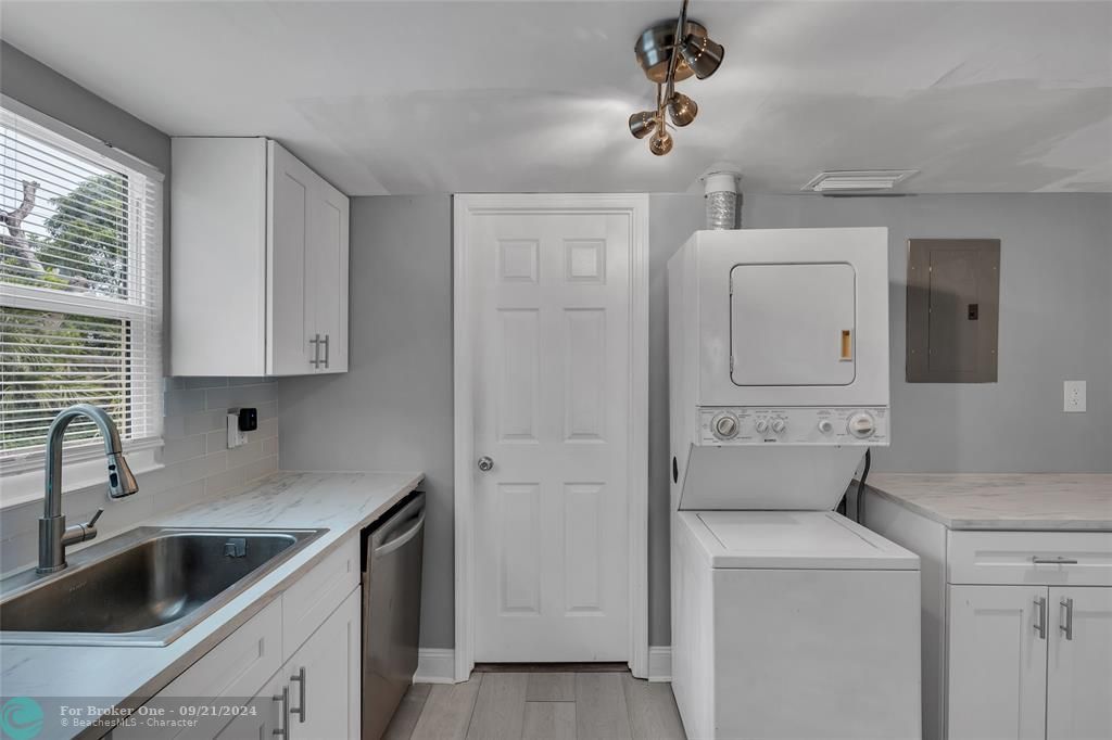 For Sale: $389,000 (3 beds, 1 baths, 940 Square Feet)