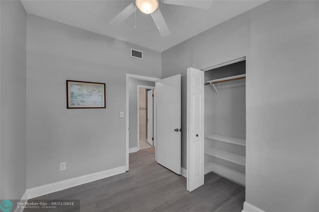 For Sale: $389,000 (3 beds, 1 baths, 940 Square Feet)