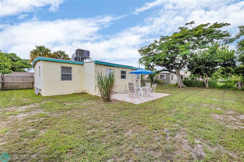 For Sale: $389,000 (3 beds, 1 baths, 940 Square Feet)