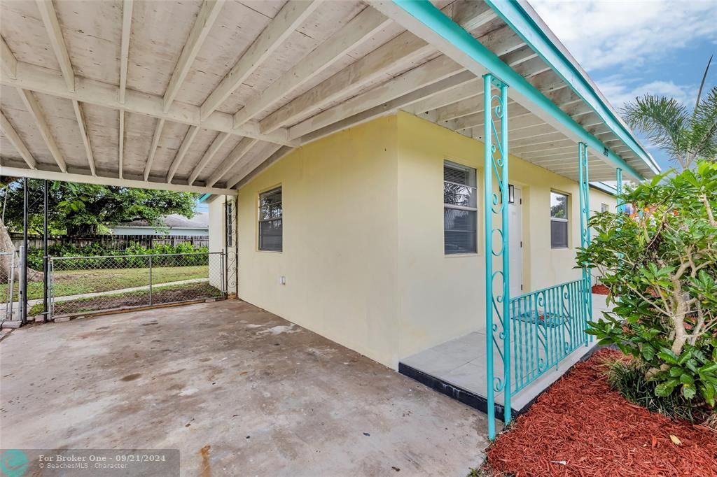 For Sale: $389,000 (3 beds, 1 baths, 940 Square Feet)