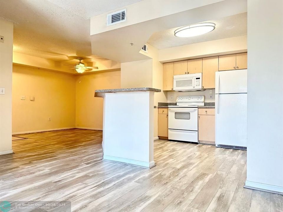 For Rent: $1,595 (1 beds, 1 baths, 802 Square Feet)