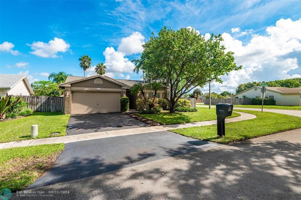 For Sale: $574,900 (3 beds, 2 baths, 1775 Square Feet)