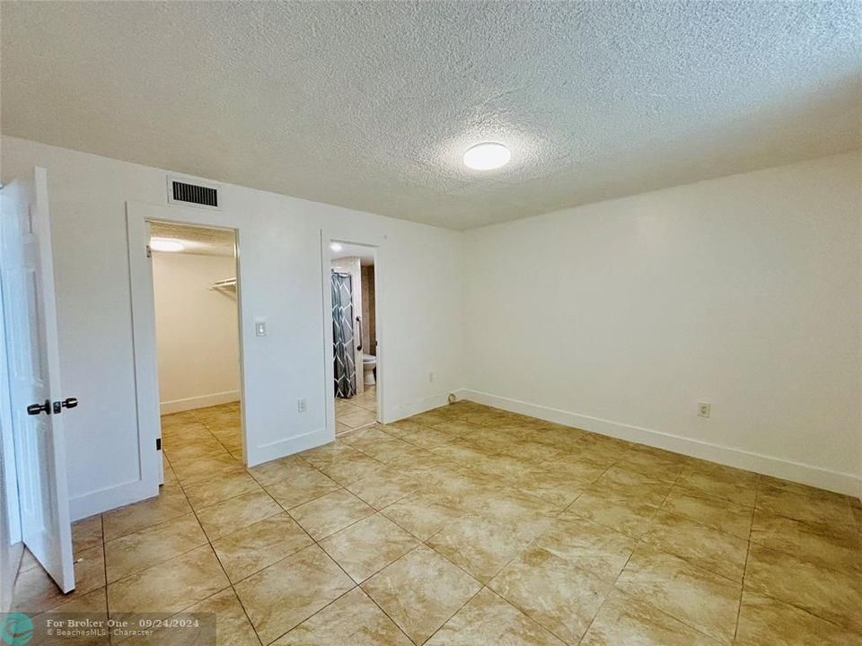 For Rent: $2,300 (2 beds, 2 baths, 960 Square Feet)