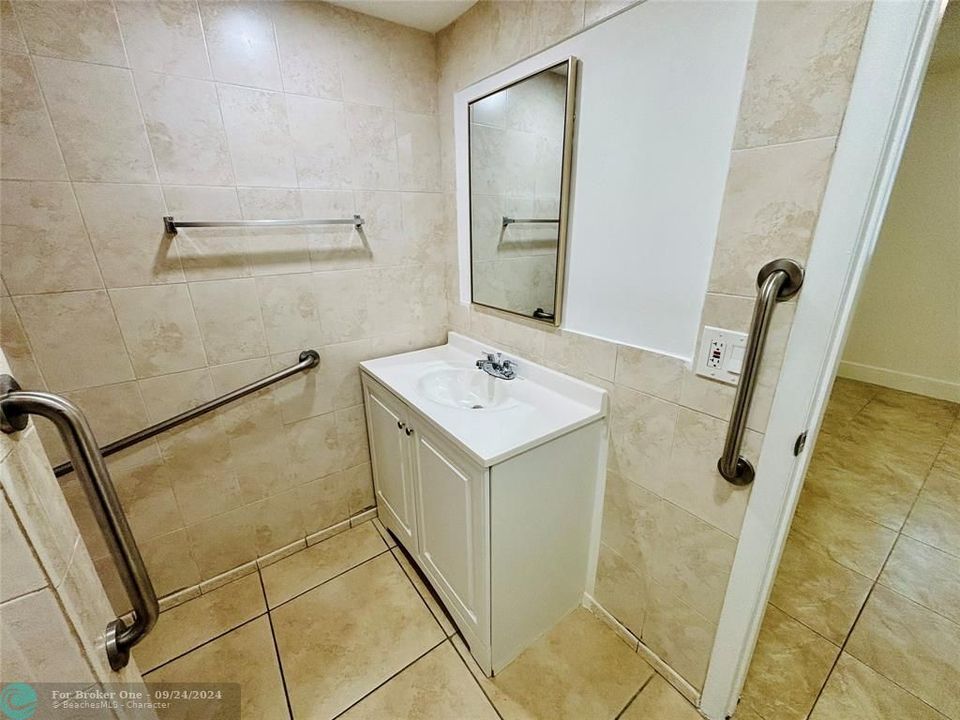 For Rent: $2,300 (2 beds, 2 baths, 960 Square Feet)