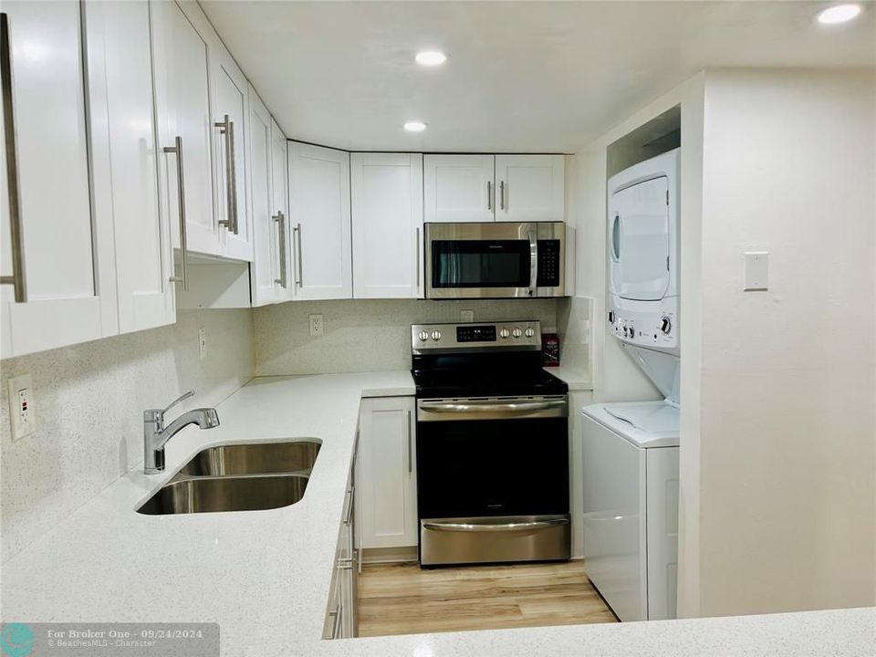 For Rent: $2,300 (2 beds, 2 baths, 960 Square Feet)