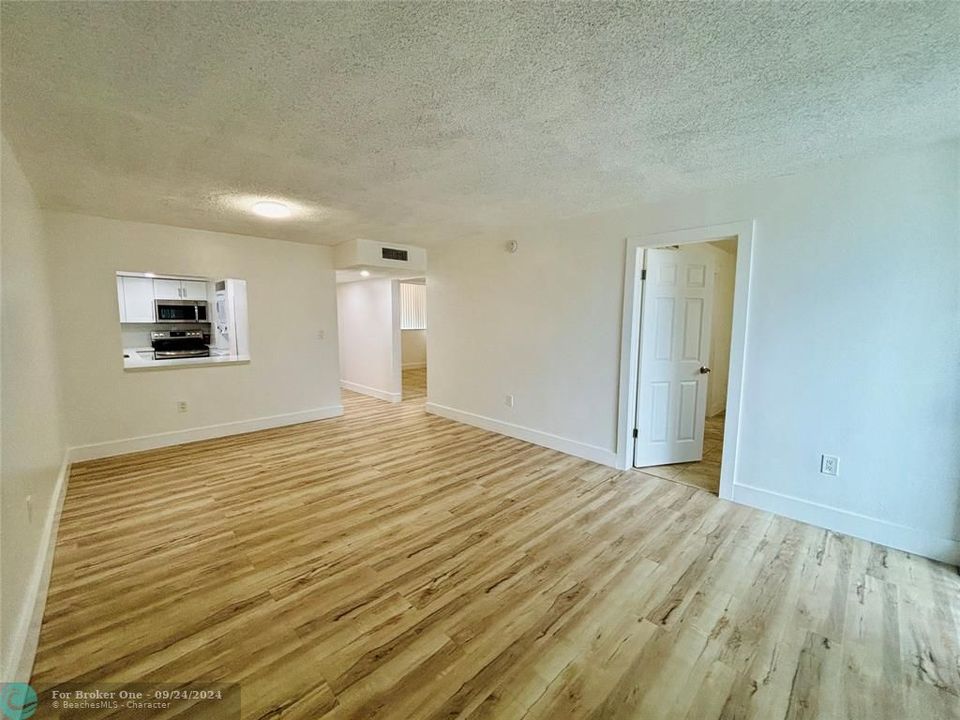 For Rent: $2,300 (2 beds, 2 baths, 960 Square Feet)