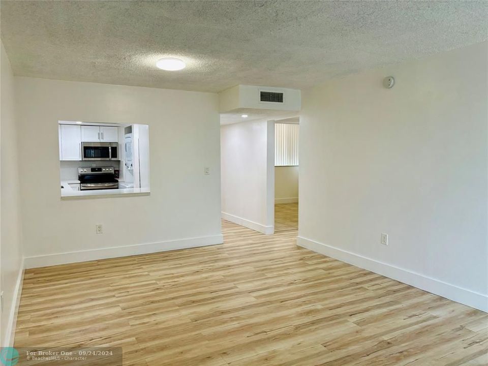 For Rent: $2,300 (2 beds, 2 baths, 960 Square Feet)