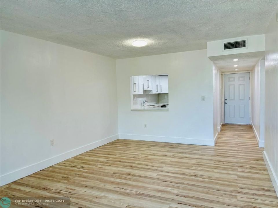 For Rent: $2,300 (2 beds, 2 baths, 960 Square Feet)