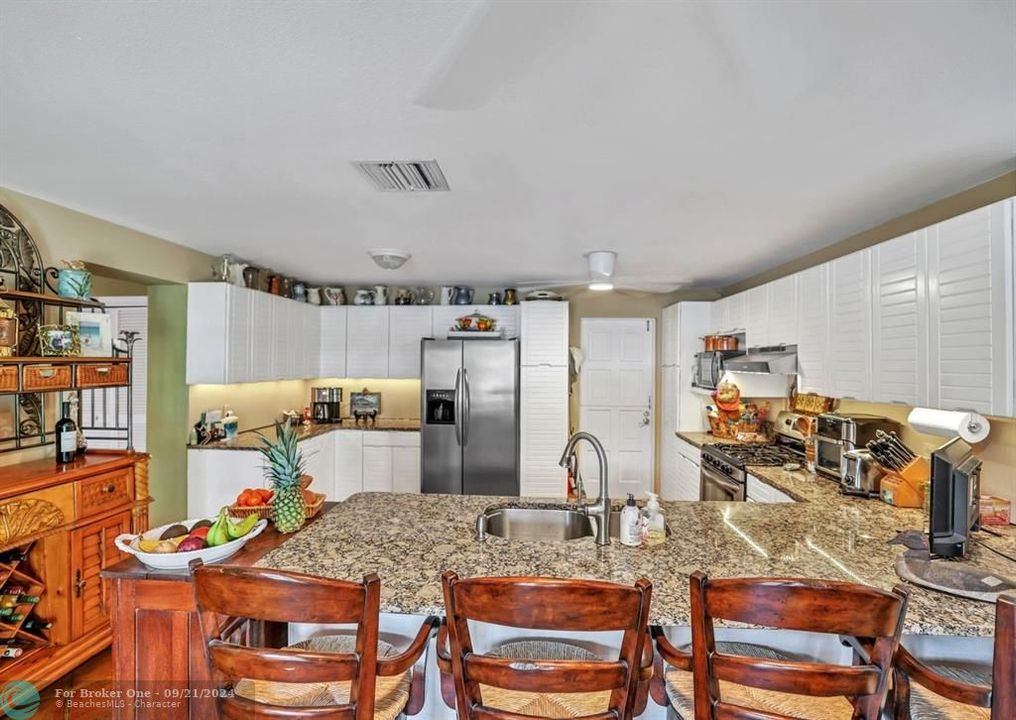 For Sale: $1,550,000 (2 beds, 2 baths, 2099 Square Feet)