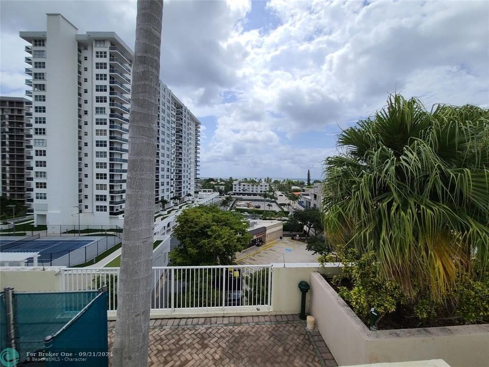 For Sale: $550,000 (2 beds, 2 baths, 1200 Square Feet)