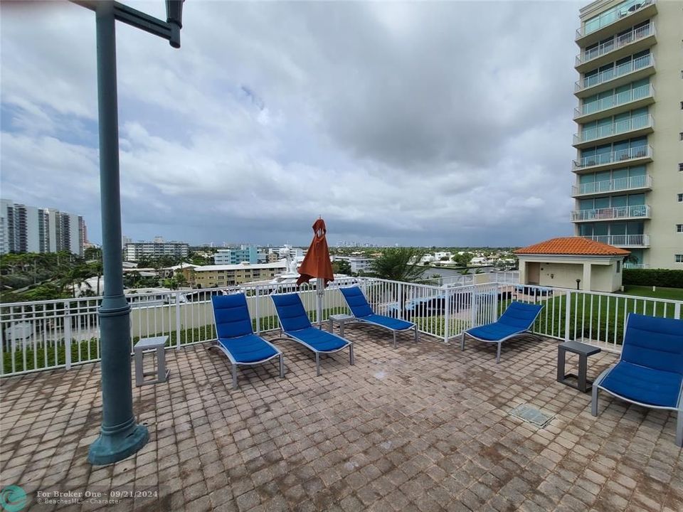 For Sale: $550,000 (2 beds, 2 baths, 1200 Square Feet)