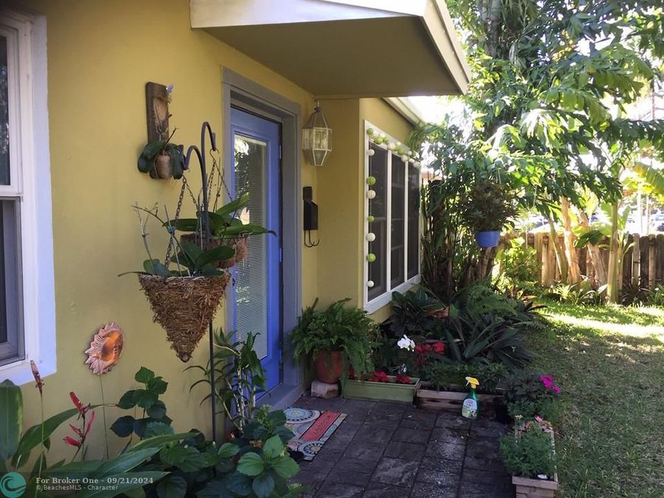 For Rent: $3,500 (3 beds, 2 baths, 1159 Square Feet)