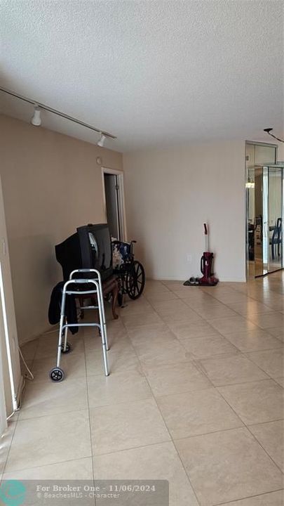 For Sale: $245,000 (2 beds, 2 baths, 1257 Square Feet)